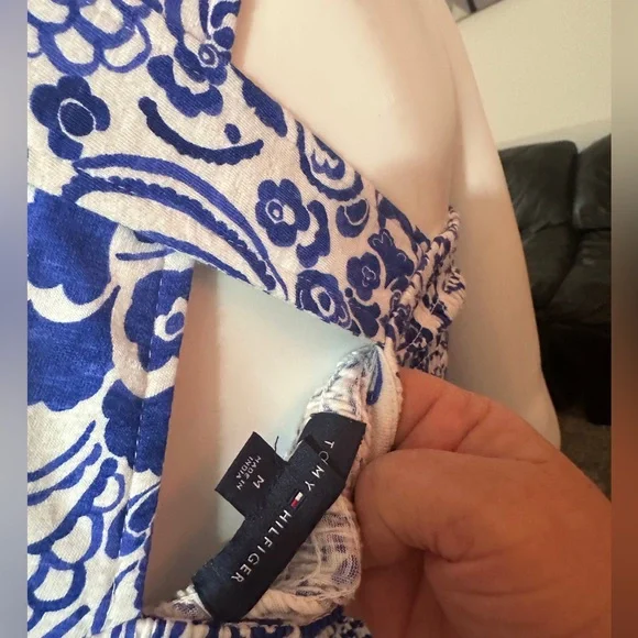 NWT Tommy Hilfiger full stretch top with cross back Medium - Picture 7 of 7